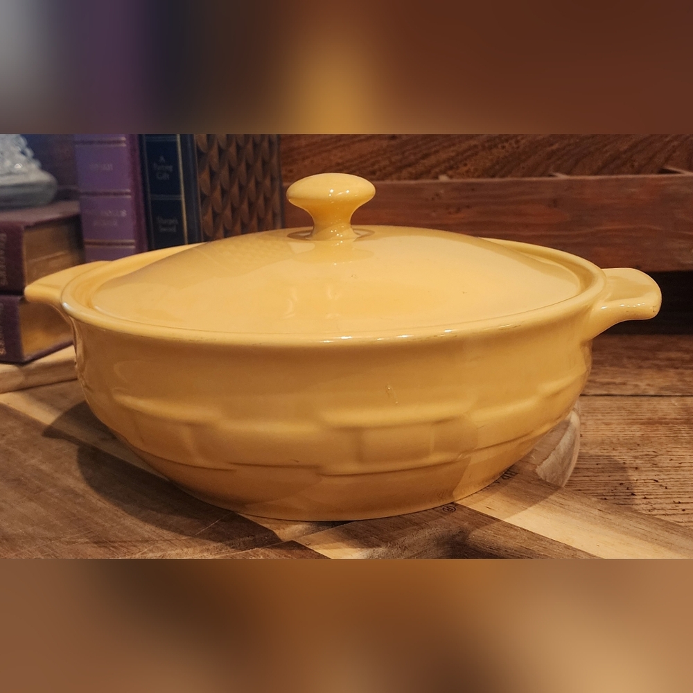 Longaberger Woven Traditions Casserole With LiD in BUTTERNUT